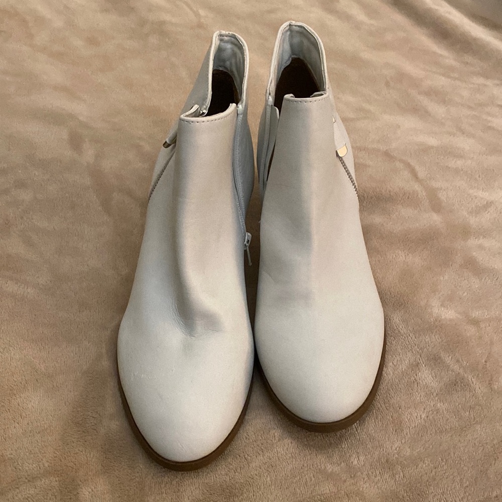 Bootie, white, CUTE!! NWT
